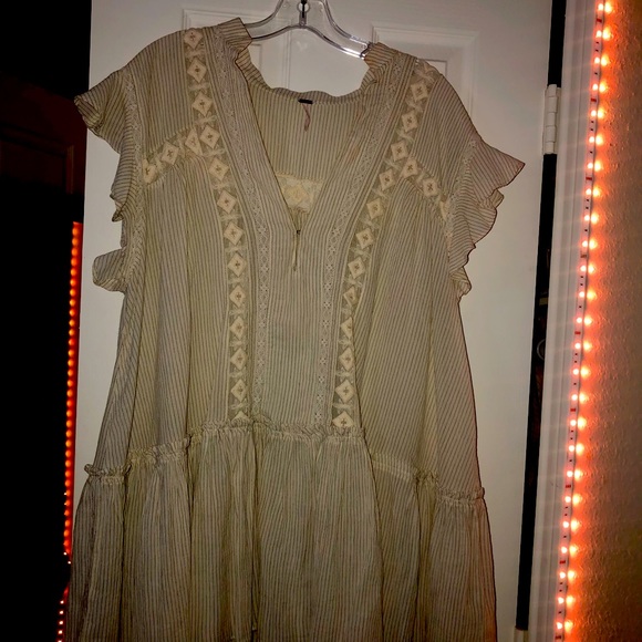 Cute tunic, never worn, size Large. Brand Free People - Picture 2 of 5